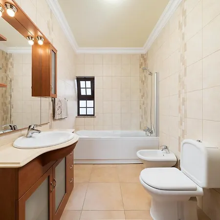 Fabulous T3 Townhouse With Private Swimming Pool