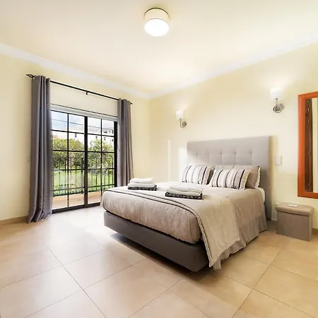 Fabulous T3 Townhouse With Private Swimming Pool *