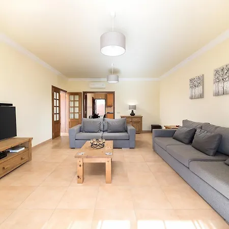 بيت للعطل Fabulous T3 Townhouse With Private Swimming Pool