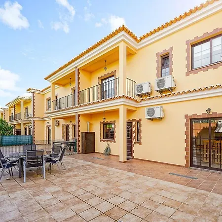 Fabulous T3 Townhouse With Private Swimming Pool بيت للعطل